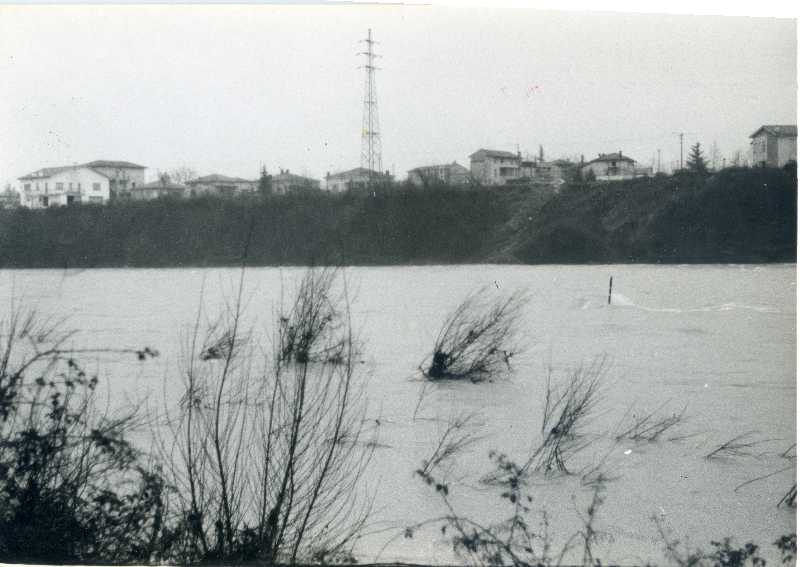 Fiume Isonzo in piena, Gorizia. Tratto d'argine